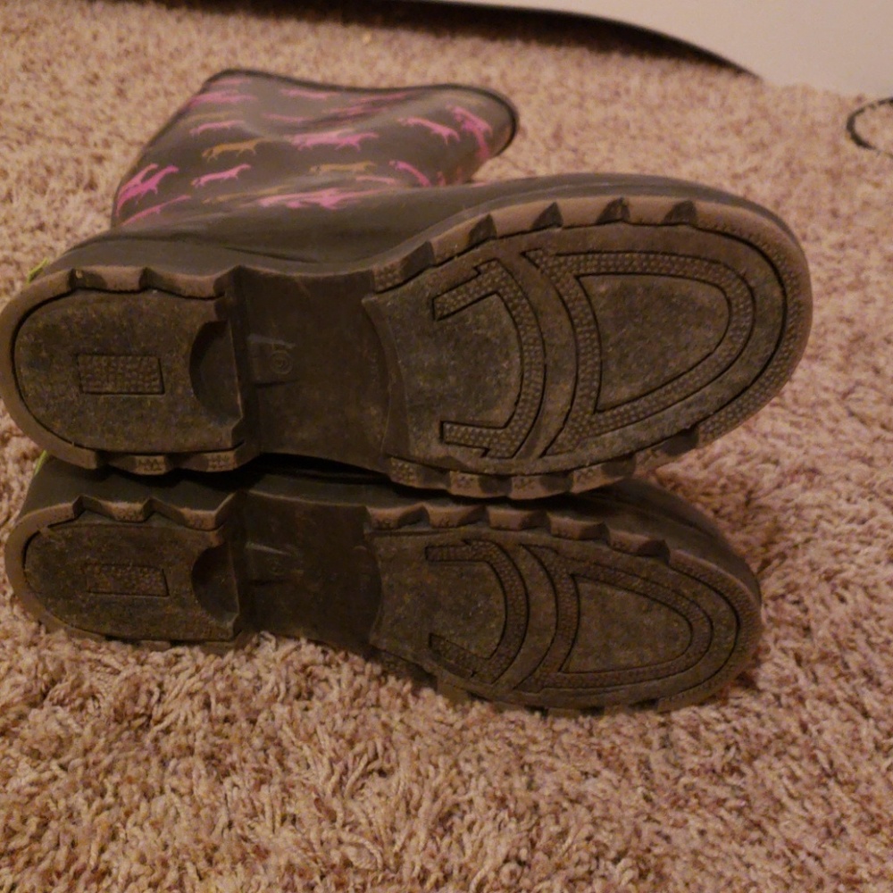 Boots - Picture 2 of 3